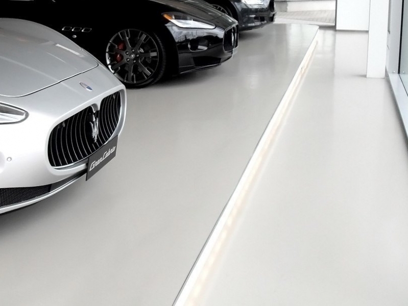Gietvloer auto showroom antwerpen